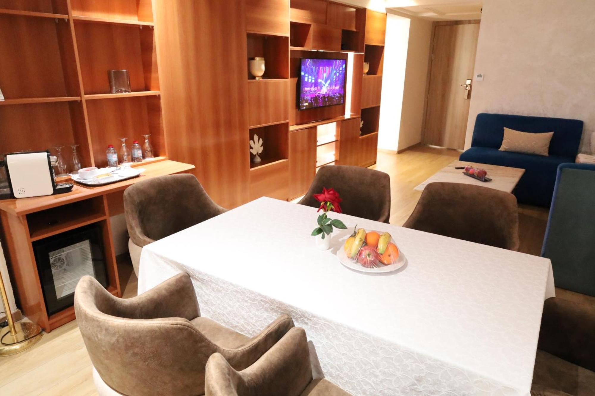 JUNIOR SUITE
