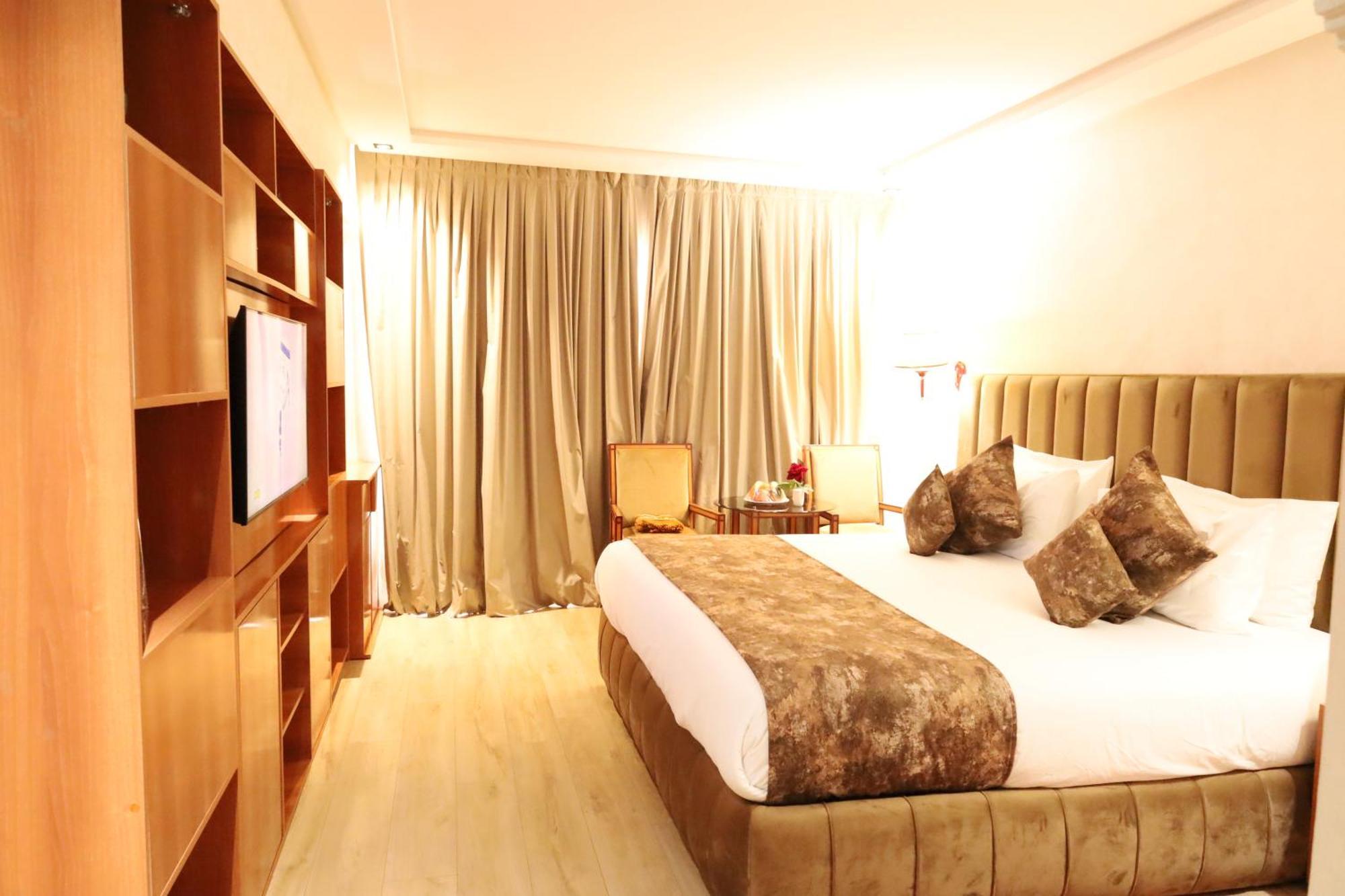 JUNIOR SUITE